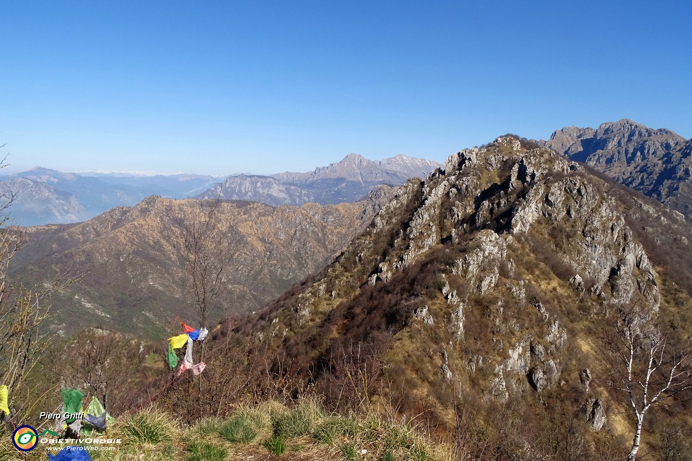 35 Dalla anticima con croce vista in cima Monte Ocone .JPG -                                